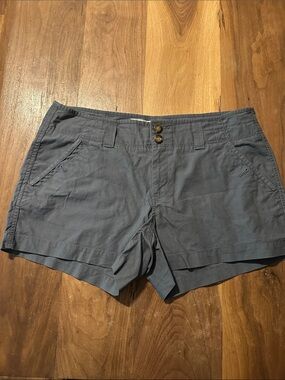 Old Navy Women’s Casual Mid-Rise Grey Shorts - wrinkle resistant Sz 10